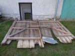 Dřevěná vrata do stodoly 